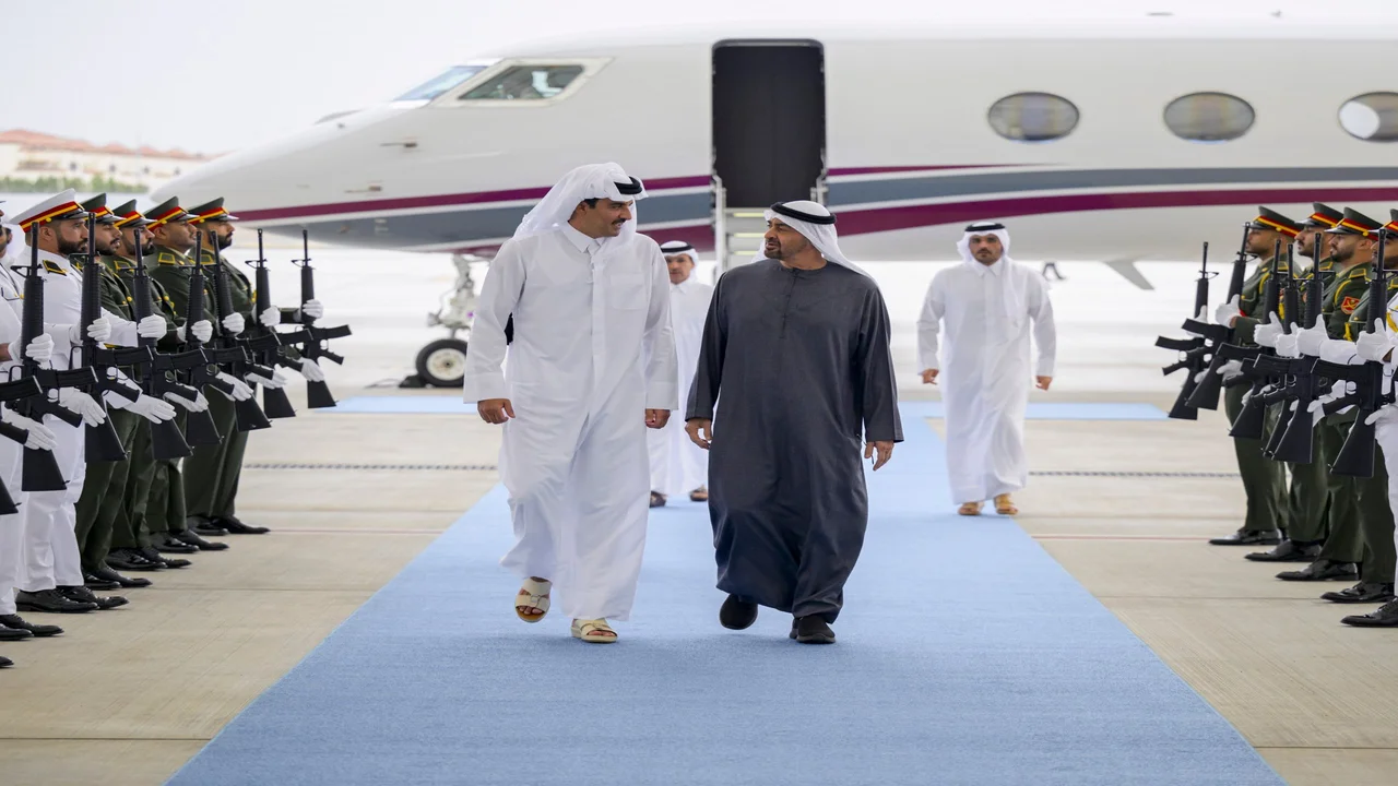 أمير قطر ورئيس الإمارات يبحثان تطورات الأوضاع الراهنة في منطقة الشرق الأوسط